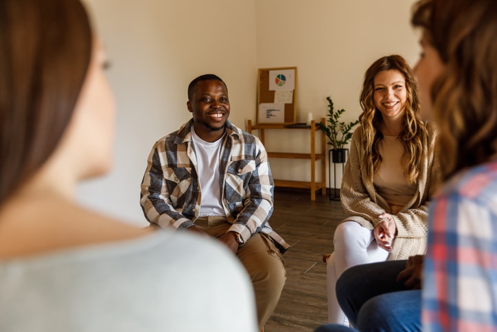 Ohio Outpatient 12-Step Meetings: Structured Peer Support for Ongoing Addiction Recovery 3 iStock 1503234440